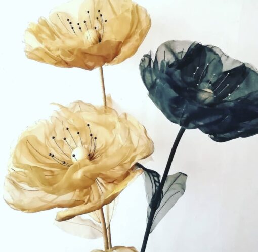 image of the 3 Flowers on a Metal Stand